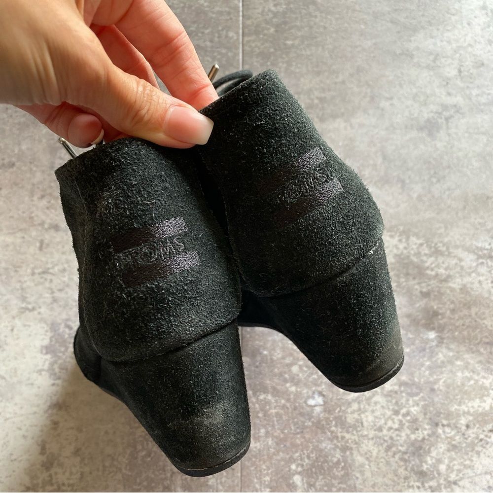 TOMS Wedge Ankle Booties Suede Black Shoes 9 Minimalist Classic - Picture 2 of 9